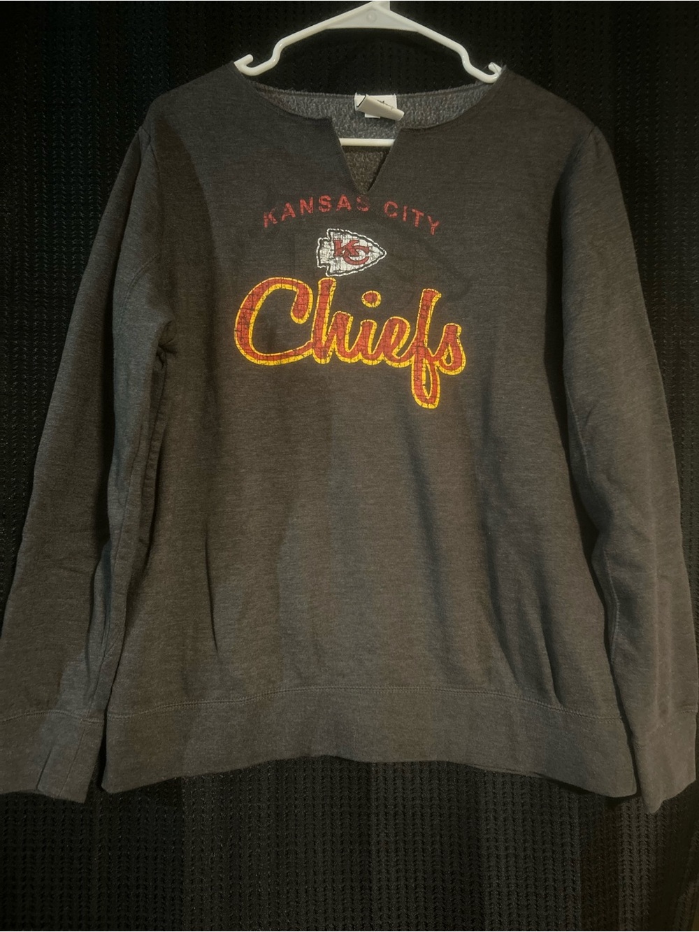 NFL Team Apparel Women's KC Chiefs Gray Sweatshirt